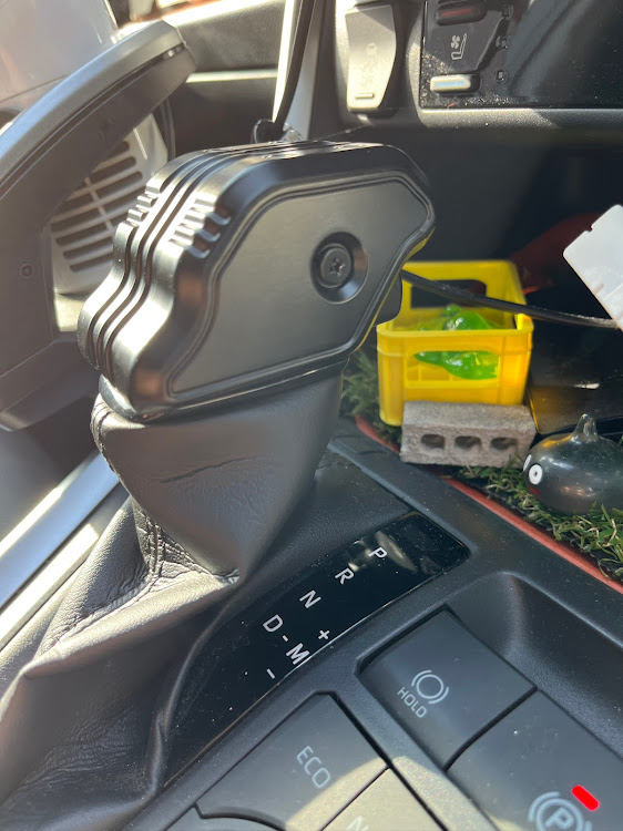 RAV4のジョリーロジャース・RAV4乗りさんと繋がりたい・シフトノブ・セレクターリング・DIYに関するカスタム事例の投稿画像2枚目