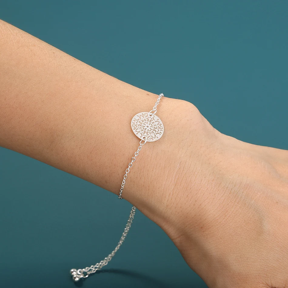 Bracelet Pendentif Rond en Cuivre avec Slice Drop, Huile Lumineuse et Éclat, pour un style élégant et une touche de lumière.