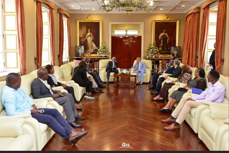 Members of National Assembly’s Health Committee and a parliamentary caucus against drug abuse at a meeting with the Speaker of the National Assembly of Mauritius, Sooroojdev Phokeer on November 22, 2023.