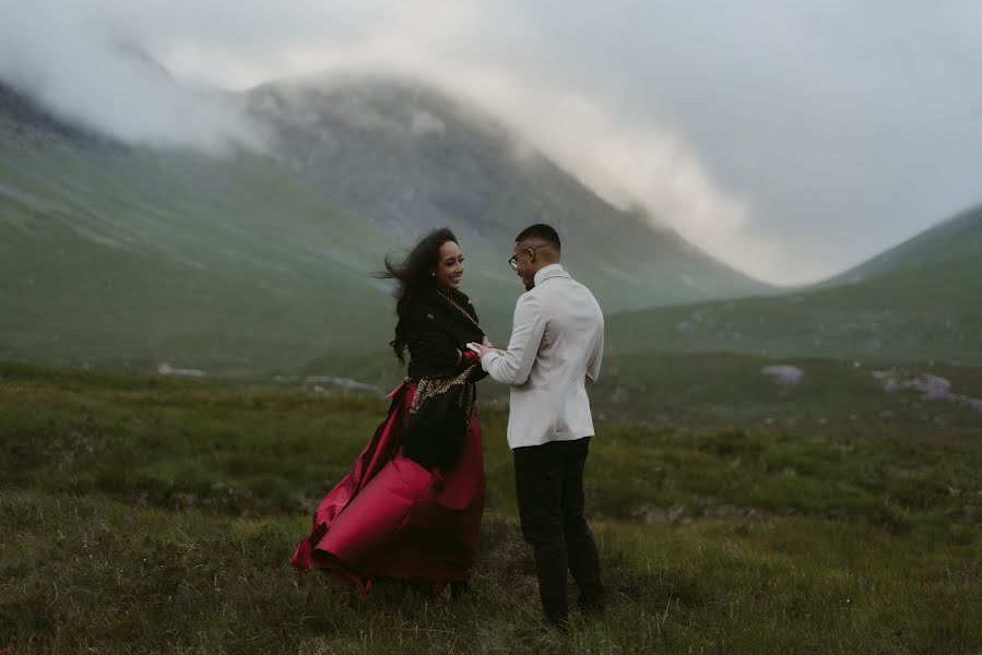 Fotógrafo de casamento Artur Halka (evenartstories). Foto de 13 de agosto 2022