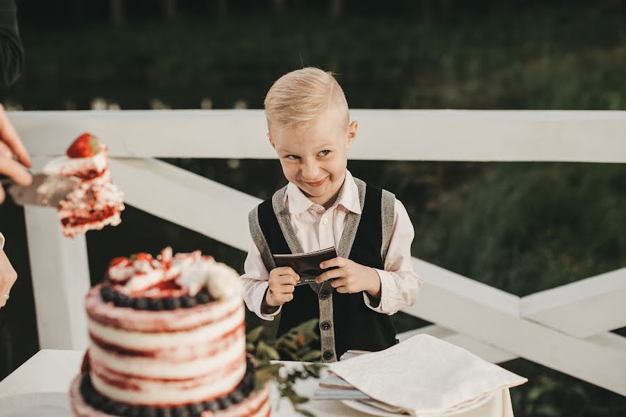 Fotógrafo de casamento Evgeniya Batysheva (b-bee). Foto de 22 de julho 2020