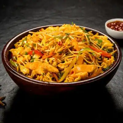 Chicken Schezwan Noodles (650 Ml)