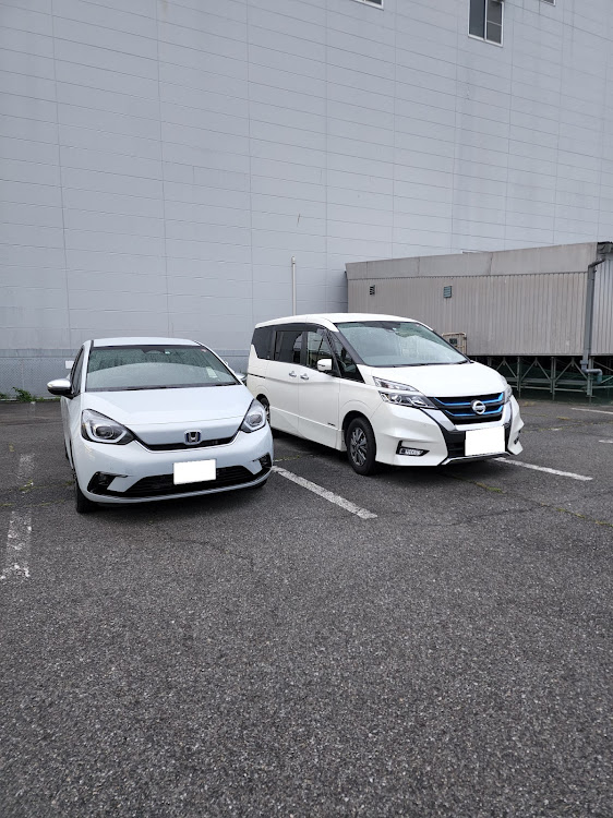フィットの武蔵野フーズ所沢工場・自宅の駐車場に関するカスタム事例の投稿画像3枚目