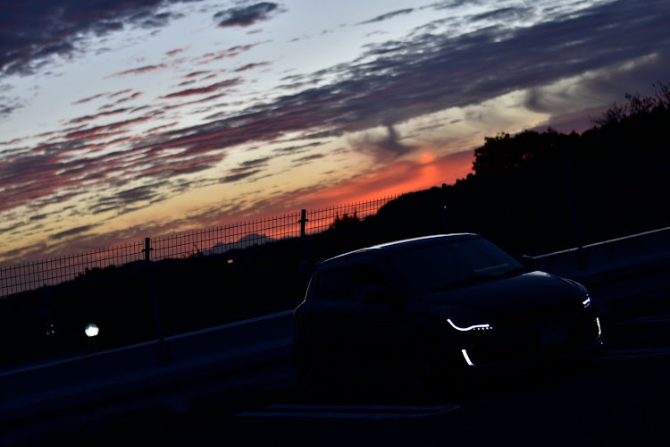 スイフトのスイフトRS・夕焼けと愛車・ちょっぴりドライブに関するカスタム事例の投稿画像4枚目