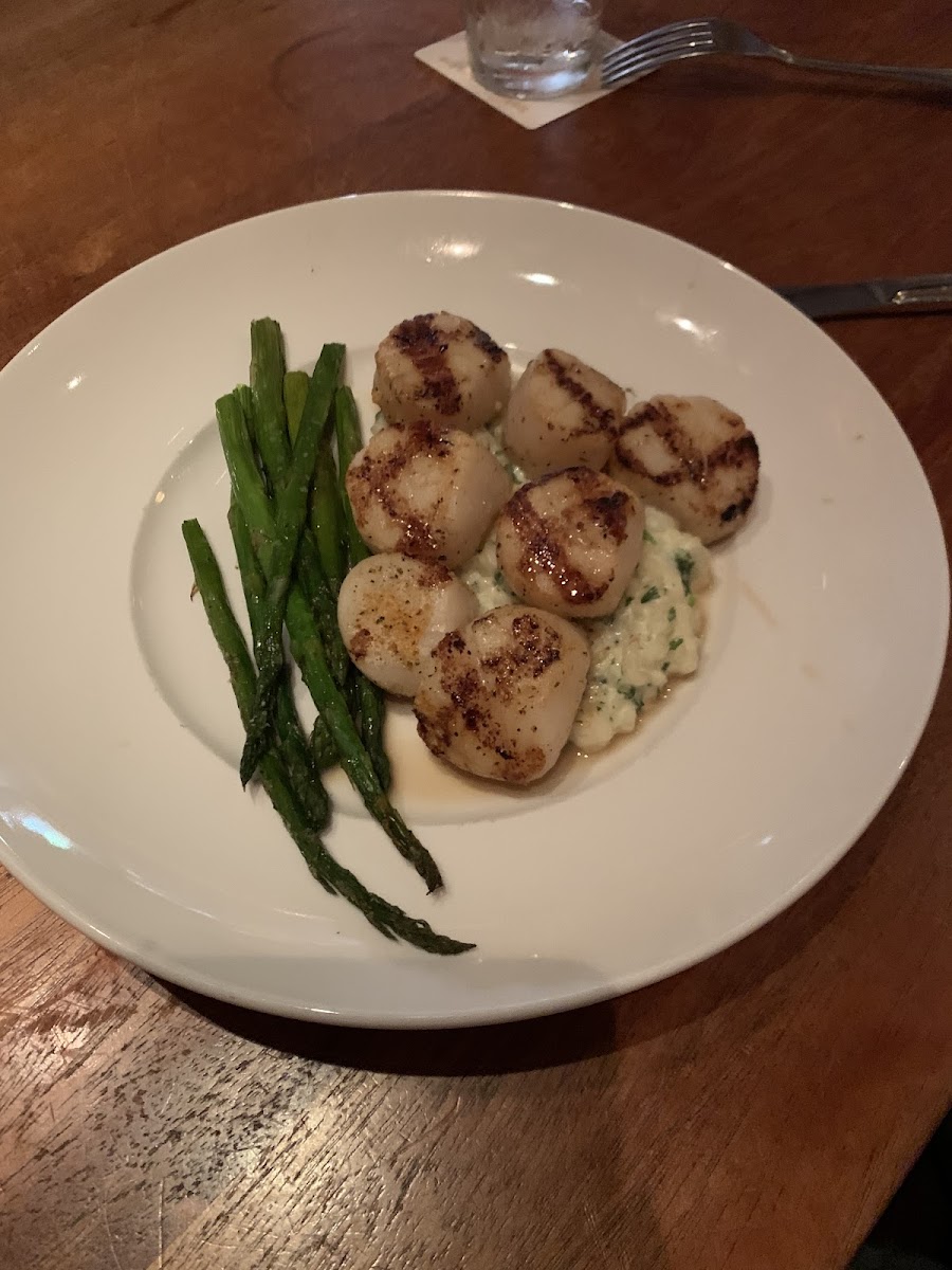 CARAMELIZED GRILLED SEA SCALLOPS roasted asparagus, mascarpone risotto