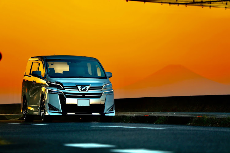 ヴェルファイアの東京湾アクアライン・目指せPickUpCars・ピックアップ一度でも載ってみたい・夕陽と富士山に関するカスタム事例の投稿画像7枚目