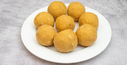 Desi Ghee Besan Ladoo