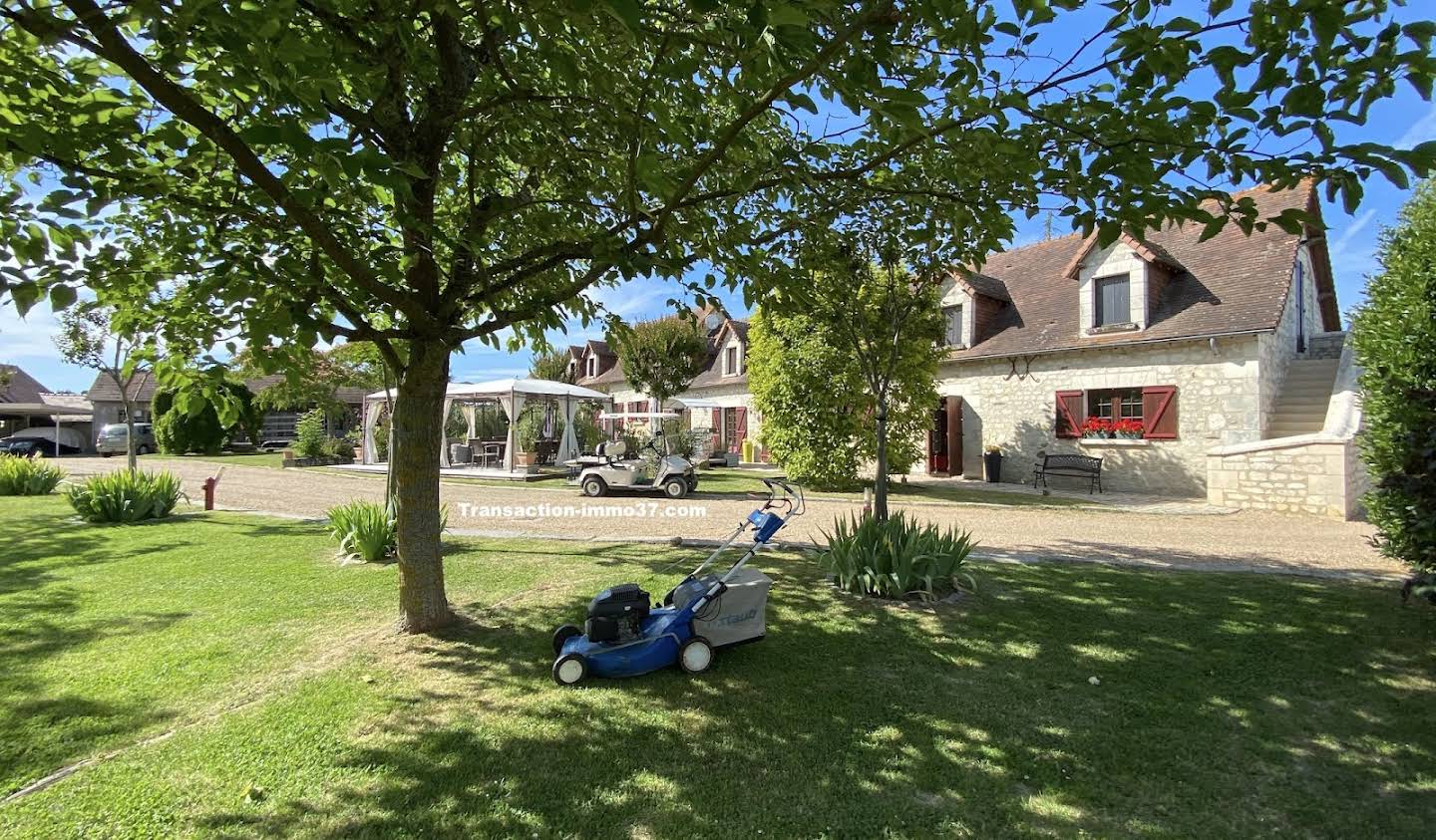 Propriété avec piscine et jardin Tours