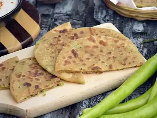 2 Hari Mirch Paratha