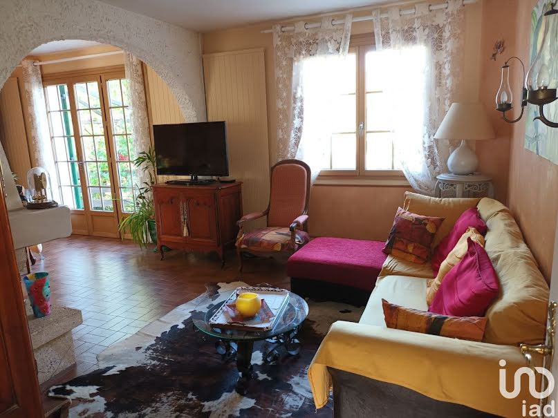 Vente maison 10 pièces 230 m² à Neuville-sur-Sarthe (72190), 399 900 €