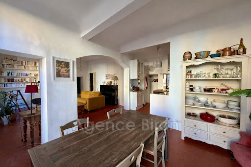 Dining room, living room and open kitchen in this luxury property for sale in Aix-en-Provence ($719,340 - 69 m²)