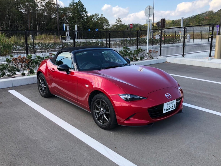アテンザスポーツのマツダ・ロードスター ・電柱は盛れる・ガソスタは盛れる・アテンザに関するカスタム事例の投稿画像2枚目