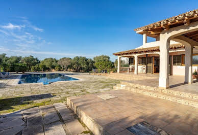 Villa with pool and terrace 3