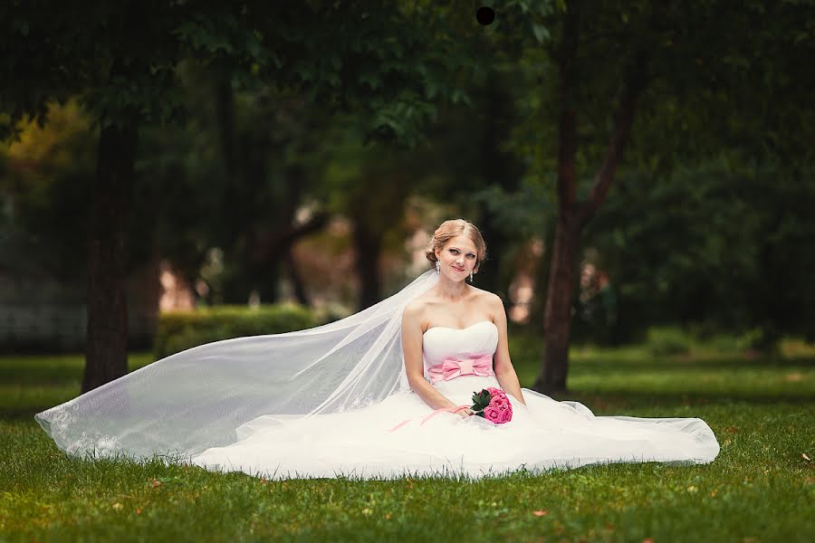 Fotografo di matrimoni Yuriy Emelyanov (kedr). Foto del 7 settembre 2014