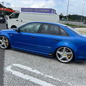 RS4 セダン B7