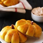 Pumpkin Bread Rolls with Cinnamon Butter was pinched from <a href="http://www.handletheheat.com/pumpkin-bread-rolls-cinnamon-butter/" target="_blank">www.handletheheat.com.</a>