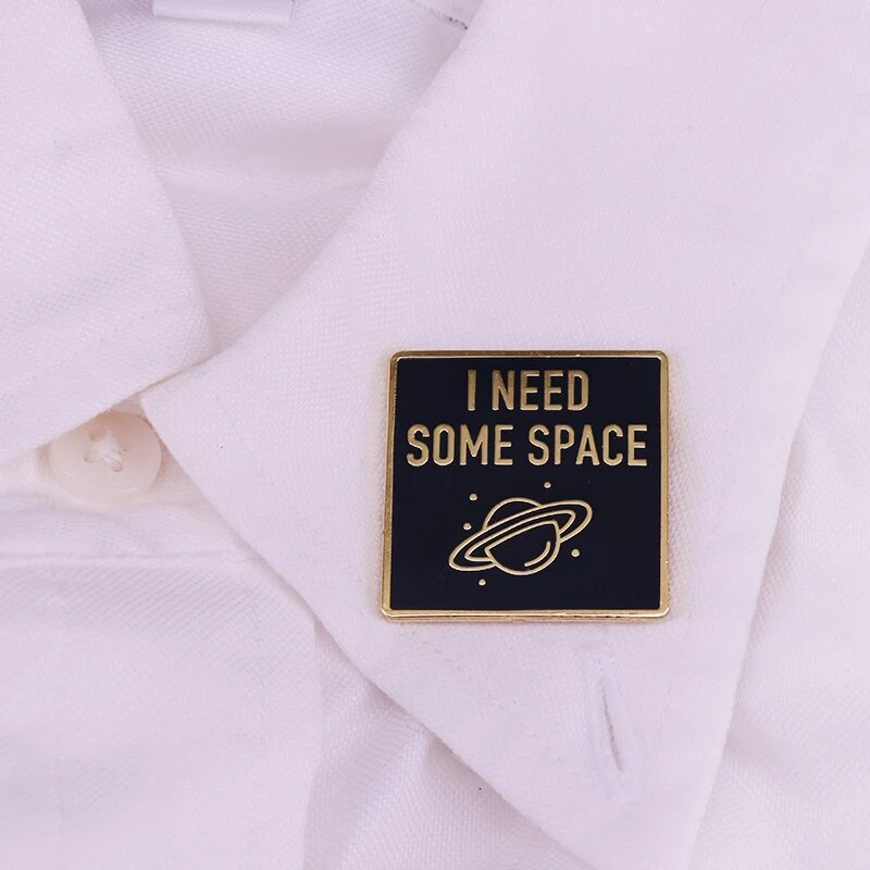 Nieuwe Cosmic Broche Stijl Fun Pun Badge Voeg een vleugje humor toe aan je outfit met deze unieke en speelse broche. Perfect voor elke gelegenheid