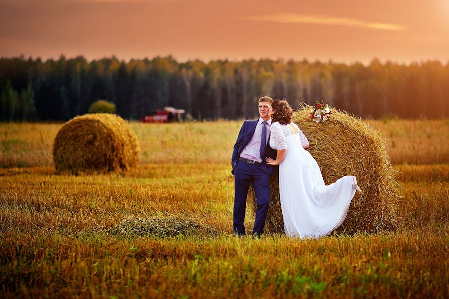 結婚式の写真家Yuriy Myasnyankin (uriy)。2016 10月18日の写真
