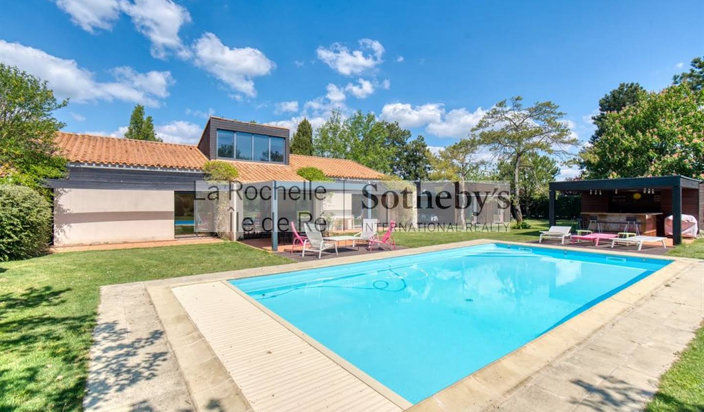 Villa with pool La Rochelle