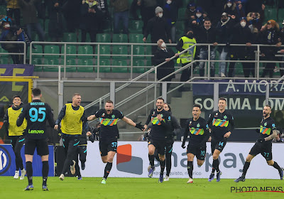 🎥 Inter springt opnieuw naar de leidersplek in razend spannende titelstrijd: het wint met 3-1 van AS Roma, prachtig gebaar voor Mourinho