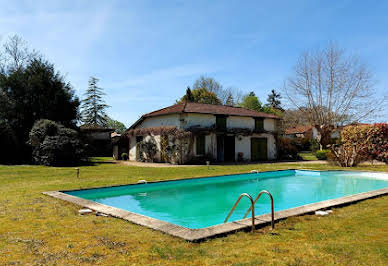 Maison avec piscine et terrasse 8