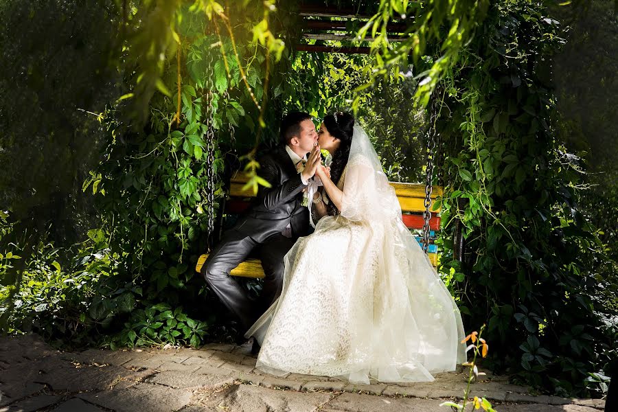 Fotógrafo de casamento Yuriy Yarema (yaremaphoto). Foto de 28 de agosto 2017