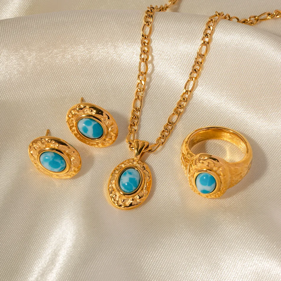 Collier Martelé Turquoise Motif Marin en Acier Inoxydable Doré