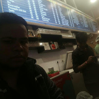 Řàhùĺ Śíńgh at Achanak Juice, Malviya Nagar,  photos