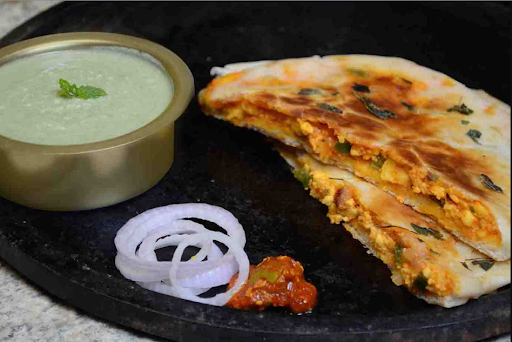 Chatpata Paneer Kulcha