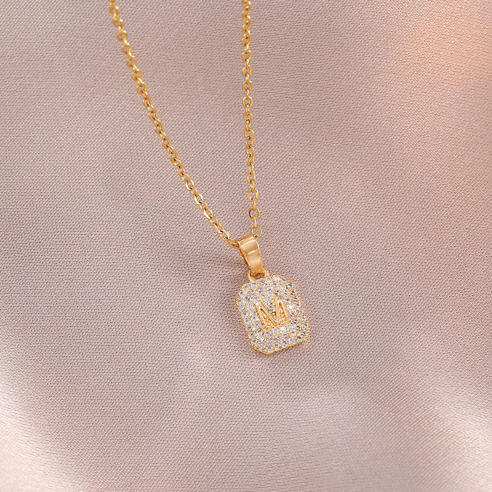 Title 2, Collier en acier titane avec pendentif lettre M...