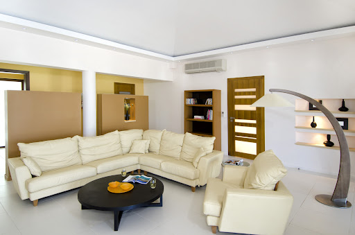 Villa with pool and garden 5