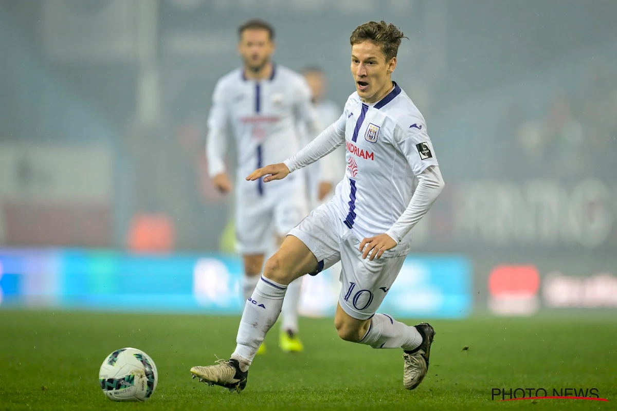 Pourquoi Yari Verschaeren reste titulaire à Anderlecht ? Brian Riemer évoque le cas de son milieu de terrain