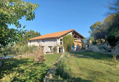 Maison avec piscine et terrasse 1