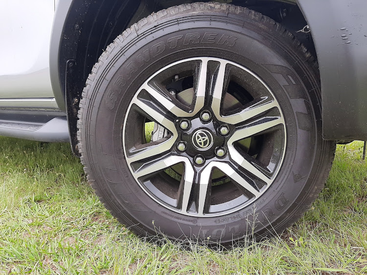 Bi-tone, diamond-cut alloys are a nifty touch.