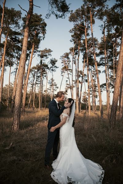 Fotógrafo de casamento Adrienn Viszmeg (adriennviszmeg). Foto de 2 de fevereiro 2020