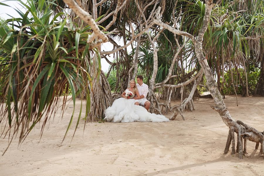 Fotógrafo de casamento Maryana Sharabura (sunnydays). Foto de 19 de novembro 2016