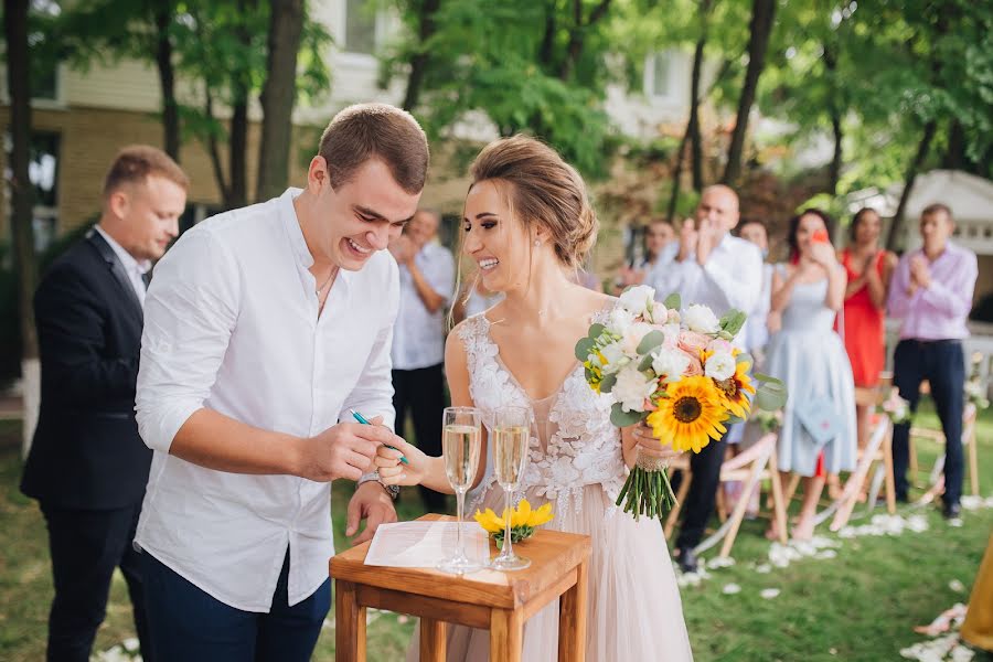 Fotógrafo de casamento Svetlana Kutuzova (simodenjatko). Foto de 20 de maio 2018