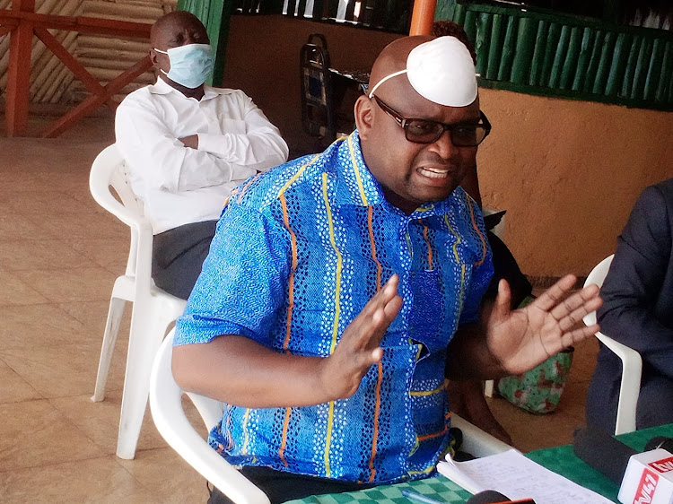 Kenya National Union of Nurses (KNUN) secretary General Seth Panyaco addressing the press in Kakamega on Friday