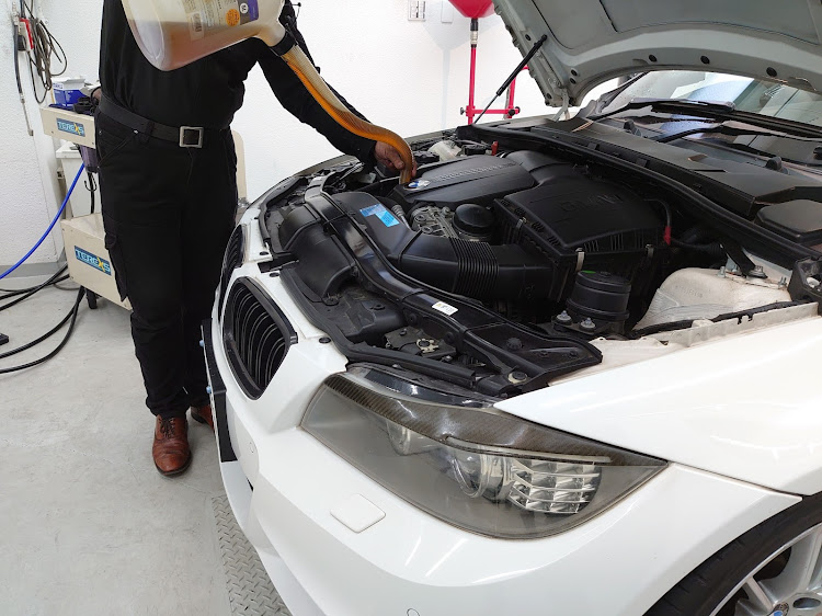 3シリーズ セダンのBMW3シリーズ・discover＿ct・TEREXS洗浄・納車記念日・雨粒撮影に関するカスタム事例の投稿画像7枚目
