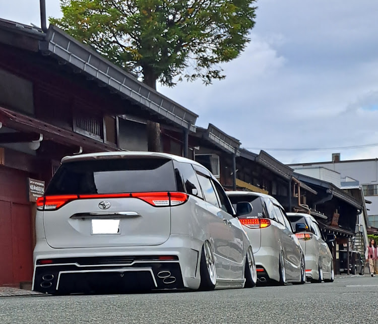 エスティマの白エス他県組・パイおまんクリ会・第一回他県組パイおまんクリ会IN高山・エアサス全下げ・エス乗りナンパ大歓迎に関するカスタム事例の投稿画像1枚目
