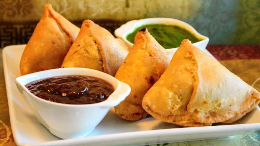Chilly Paneer Samosa [2 Pieces]