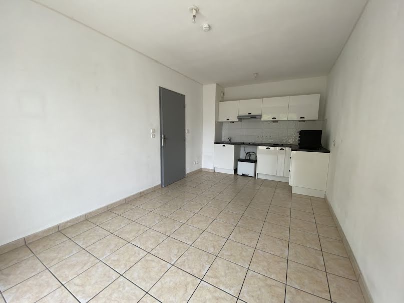 Location  appartement 2 pièces 33 m² à Creutzwald (57150), 395 €