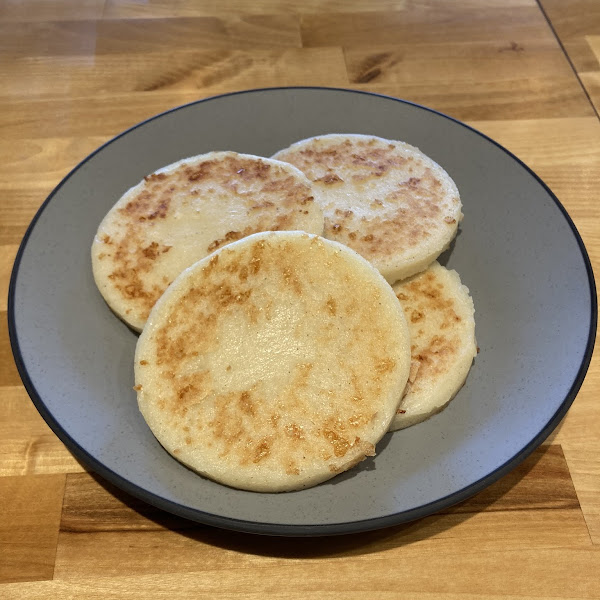 cheese arepas, corn starch & cheese (grilled)