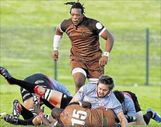 CLOSE TO THE ACTION: Border Bulldogs Billy Dutton, standing, comes in to support his teammates during a clash against the Pumas at Buffalo City Stadium. Dutton will drop to the bench when Bulldogs take on the South Western District Eagles in George Picture: ALAN EASON