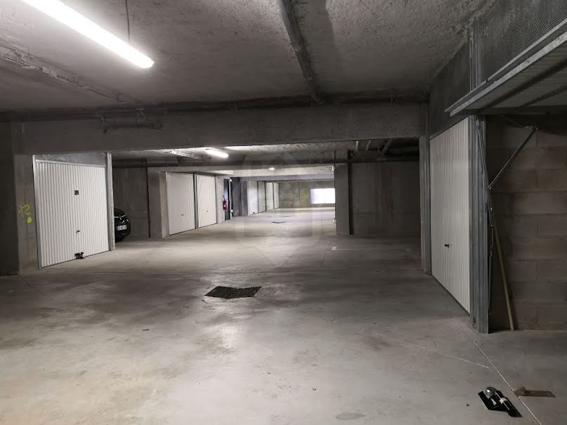 Location  parking   à Châteauneuf-le-Rouge (13790), 120 €