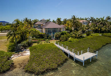 House with pool and garden 4