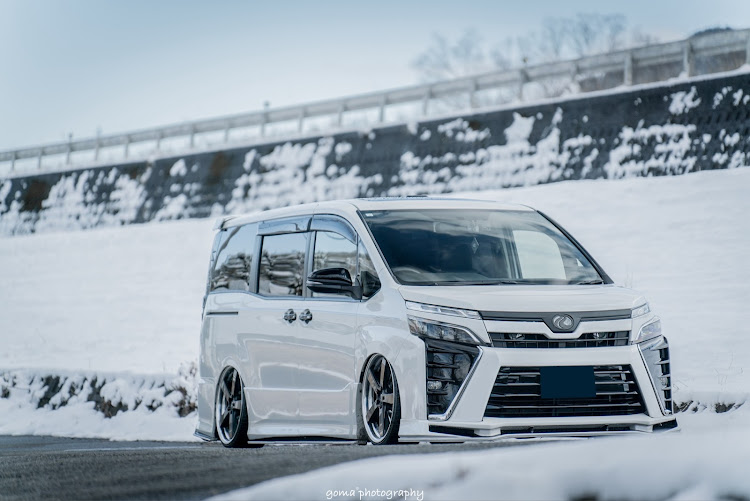 ヴォクシーの雪が積もった・雪コラボ・petanco works・PickUpCarsで会いましょう・冬のカメ活に関するカスタム事例の投稿画像2枚目