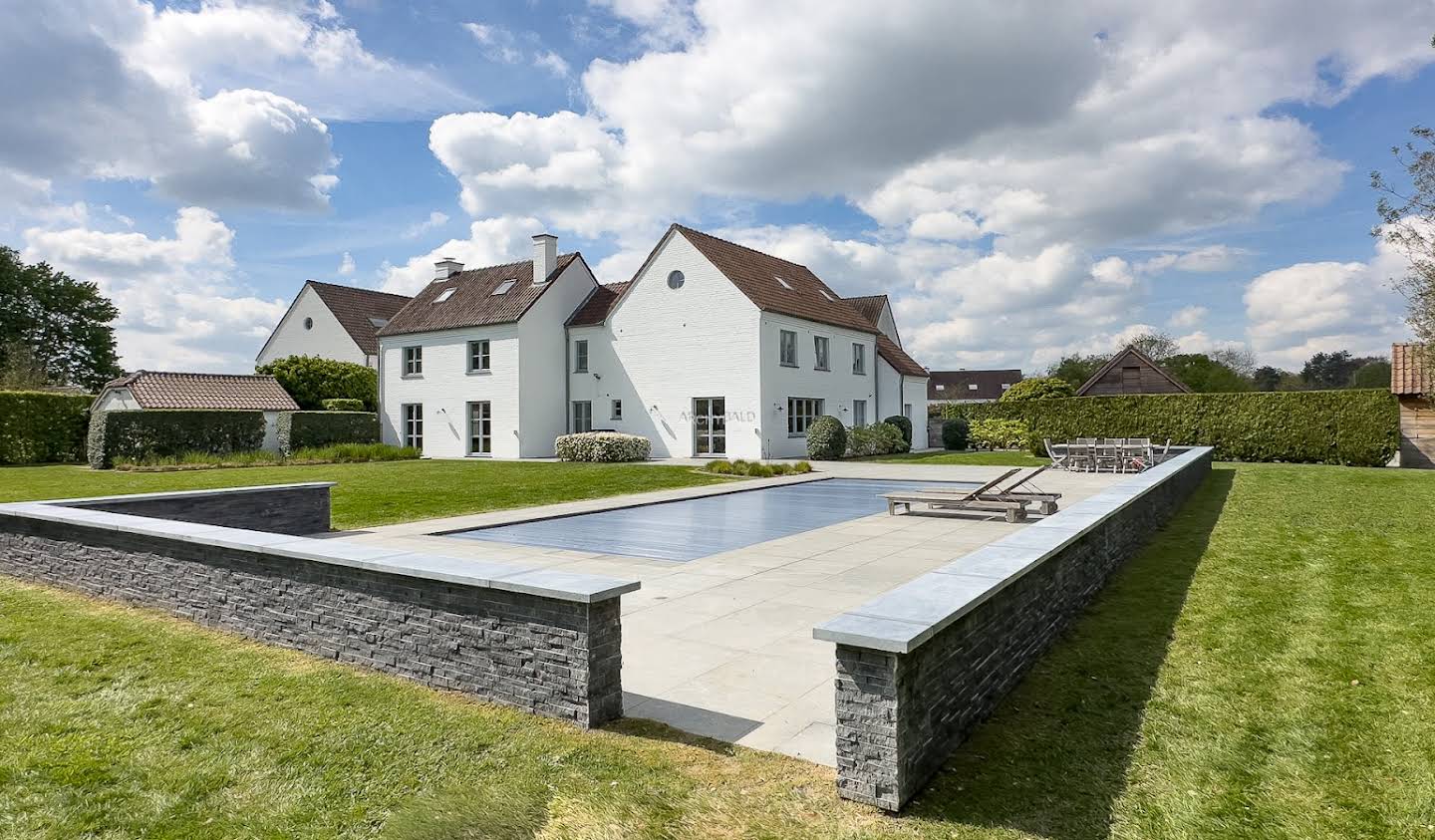 Villa avec piscine et jardin Lasne