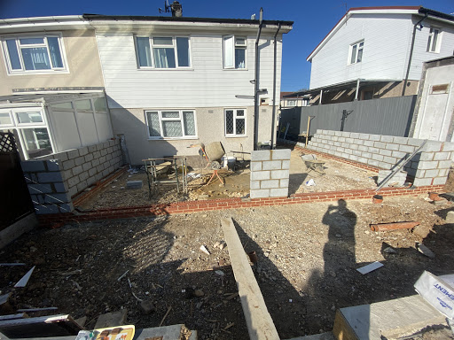 Laying cavity wall blocks