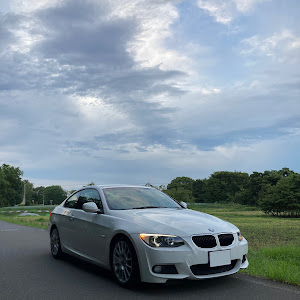 320i